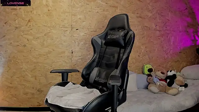 Biancastrongg online show from 02-22-25, 06:17