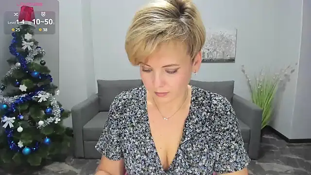 Julia Wilsone online show from 12-22-24, 12:49