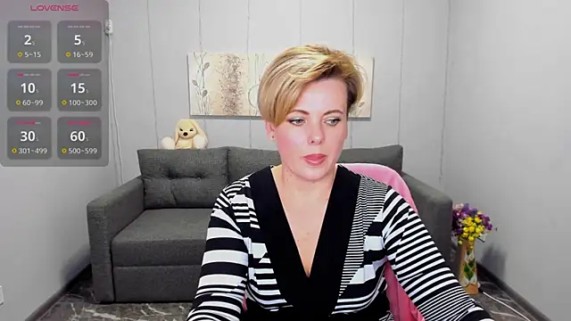 Julia Wilsone online show from 01-27-25, 01:09