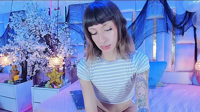 MadisonWood01 online show from 12-05-25, 07:17