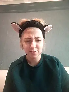Snapshot of Gussie_Bridie chatting on 12-19-24, 10:24 Gussie Bridie online show from 12-19-24, 10:24