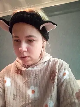 Snapshot of Gussie_Bridie chatting on 02-14-25, 07:17 Gussie Bridie online show from 02-14-25, 07:17