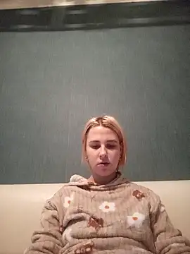 Snapshot of Gussie_Bridie chatting on 02-18-25, 02:16 Gussie Bridie online show from 02-18-25, 02:16