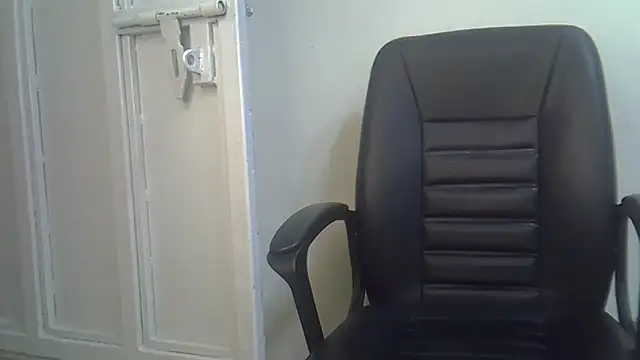 Snapshot of jeyberrie chatting on 05-27-26, 08:39 jeyberrie online show from 05-27-26, 08:39