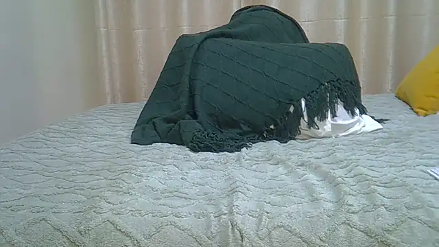 Snapshot of jeyberrie chatting on 06-11-26, 12:32 jeyberrie online show from 06-11-26, 12:32