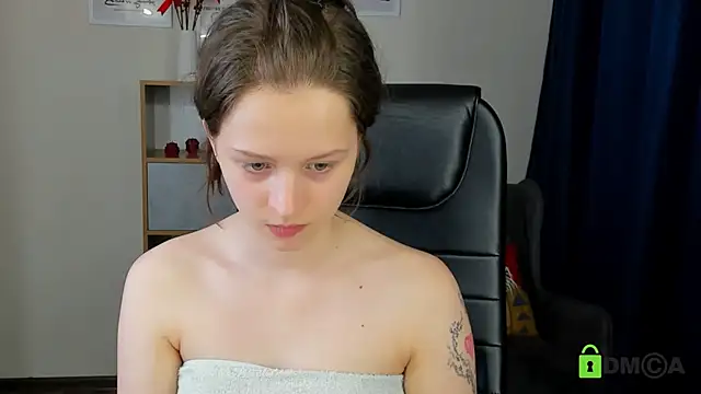 Snapshot of Alina_Mills chatting on 05-05-26, 01:41 Alina Mills online show from 05-05-26, 01:41