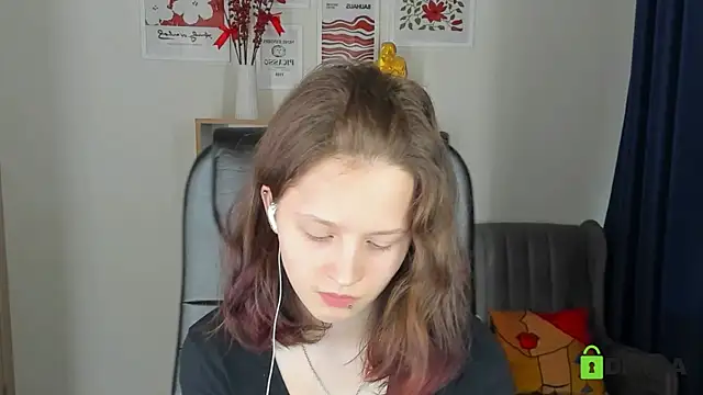 Snapshot of Alina_Mills chatting on 05-17-26, 09:49 Alina Mills online show from 05-17-26, 09:49