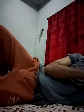 Snapshot of hairy_gun chatting on 12-13-24, 06:31 hairy gun online show from 12-13-24, 06:31