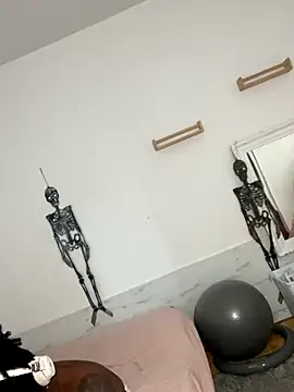 Goddess Nafeesha online show from 12-14-25, 08:13