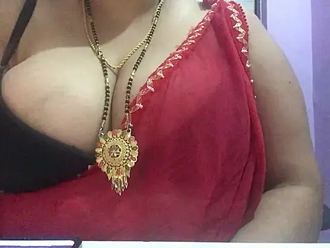 Snapshot of Desi_bhabhiii chatting on 02-08-25, 05:40 Desi bhabhiii online show from 02-08-25, 05:40