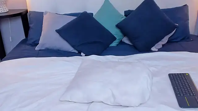 SaraaJhonsonn online show from 02-24-25, 03:31