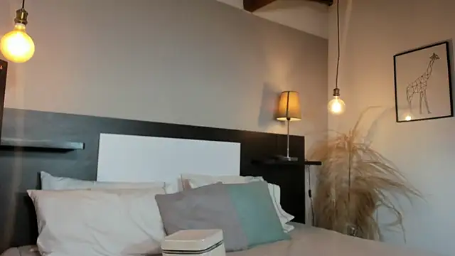 SaraaJhonsonn online show from 04-10-26, 03:06