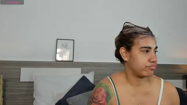 SaraaJhonsonn online show from 04-16-26, 03:24