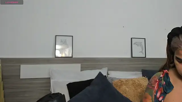 SaraaJhonsonn online show from 04-26-26, 02:04