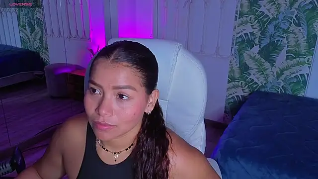 Snapshot of loly_marce chatting on 05-18-26, 08:14 loly marce online show from 05-18-26, 08:14