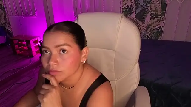 Snapshot of loly_marce chatting on 05-25-26, 08:04 loly marce online show from 05-25-26, 08:04