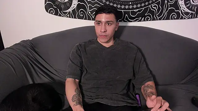 Snapshot of JayMarcos_ chatting on 03-01-25, 03:53 JayMarcos  online show from 03-01-25, 03:53