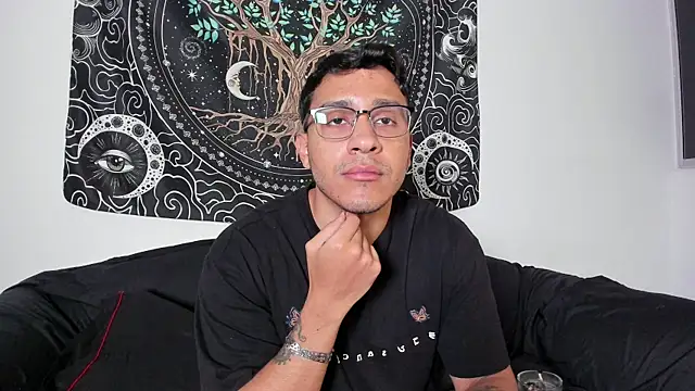 Snapshot of JayMarcos_ chatting on 10-12-25, 01:37 JayMarcos  online show from 10-12-25, 01:37
