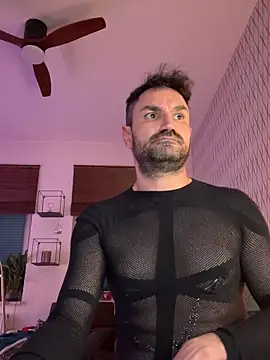 Snapshot of tomz0819 chatting on 03-08-25, 05:28 tomz0819 online show from 03-08-25, 05:28