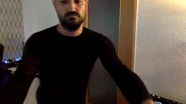 Snapshot of tomz0819 chatting on 03-15-25, 03:37 tomz0819 online show from 03-15-25, 03:37