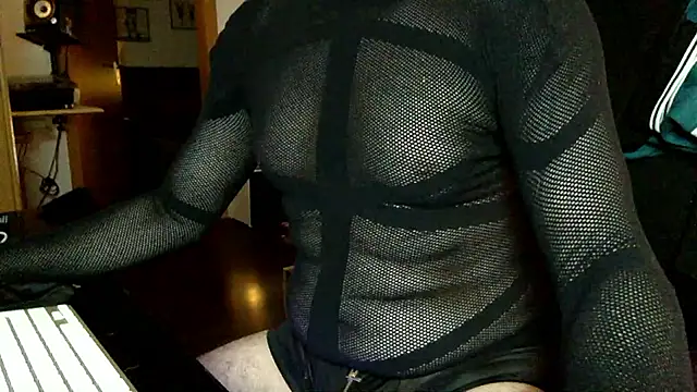 Snapshot of tomz0819 chatting on 09-13-25, 12:43 tomz0819 online show from 09-13-25, 12:43