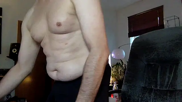 Snapshot of tomz0819 chatting on 09-27-25, 12:32 tomz0819 online show from 09-27-25, 12:32