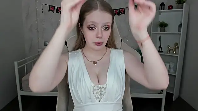 Polly  Cutie online show from 10-22-25, 05:41