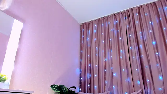 Snapshot of Elis_miracle chatting on 12-26-24, 11:10 Elis miracle online show from 12-26-24, 11:10