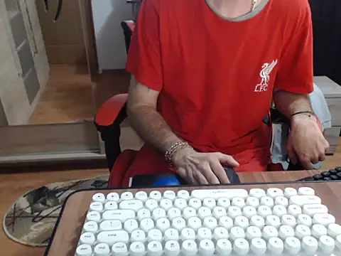 uncutguy01 online show from 09-29-25, 04:50