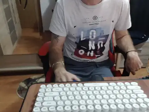 uncutguy01 online show from 09-30-25, 04:50