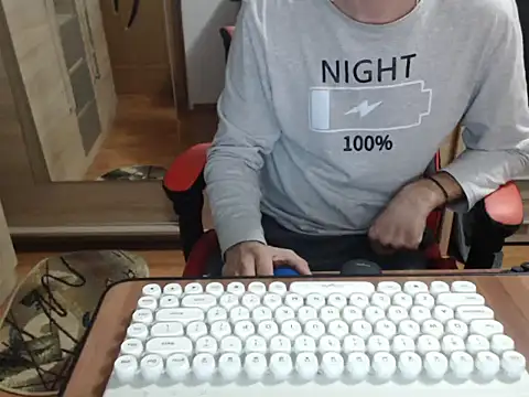 uncutguy01 online show from 10-10-25, 04:44
