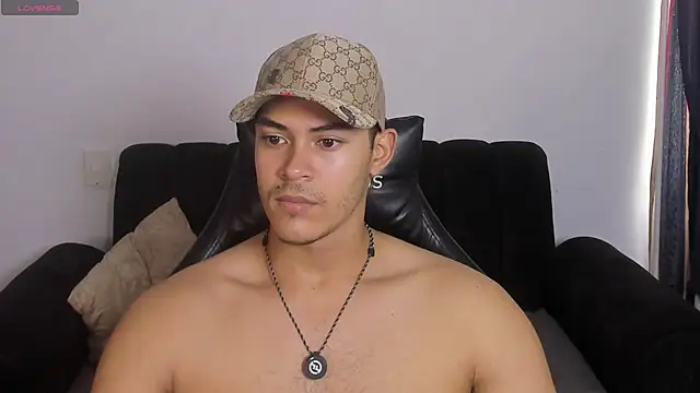 Snapshot of Iamdylan777 chatting on 04-25-26, 01:41 Iamdylan777 online show from 04-25-26, 01:41