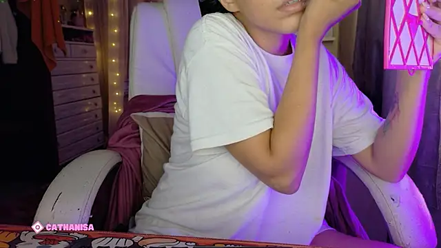 AllisonCatUwU online show from 11-01-25, 04:20