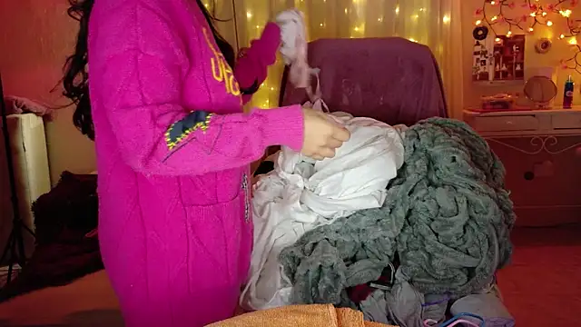 AllisonCatUwU online show from 04-15-26, 03:41