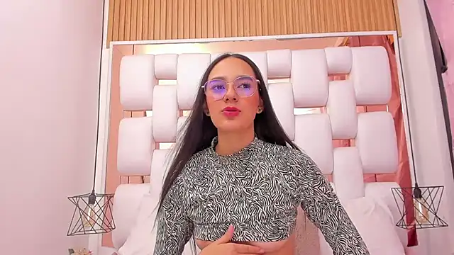 EmmyCruzZ online show from 09-13-25, 07:02