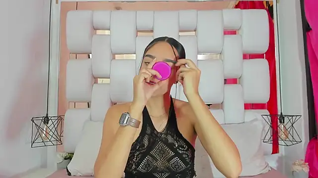 EmmyCruzZ online show from 09-26-25, 07:40