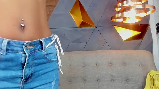 Snapshot of sarah_banks1 chatting on 01-14-25, 07:00 sarah banks1 online show from 01-14-25, 07:00