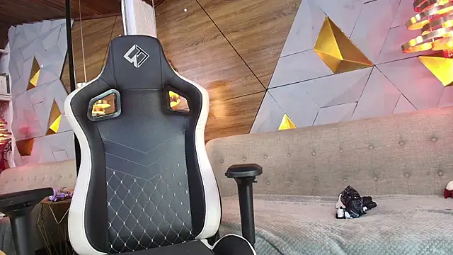 Snapshot of sarah_banks1 chatting on 02-24-25, 07:09 sarah banks1 online show from 02-24-25, 07:09