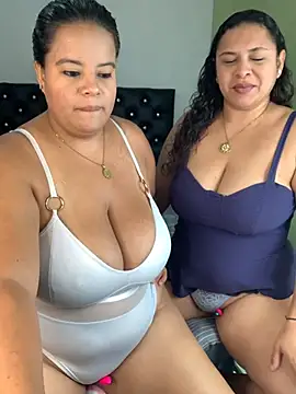 twocurvylatins online show from 07-06-26, 10:23