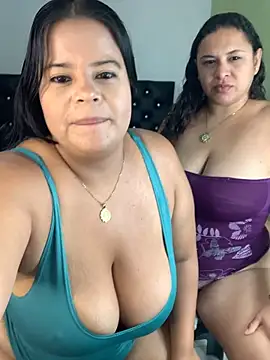 twocurvylatins online show from 07-12-26, 09:28