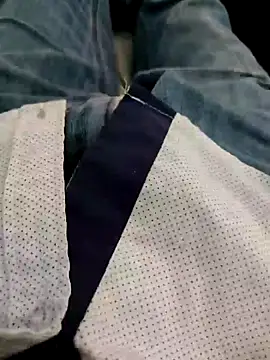 Snapshot of Leonul chatting on 12-15-24, 07:53 Leonul online show from 12-15-24, 07:53