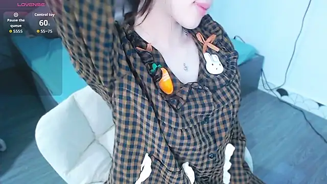 Snapshot of Lin_SiYee chatting on 02-25-26, 01:43 Lin SiYee online show from 02-25-26, 01:43