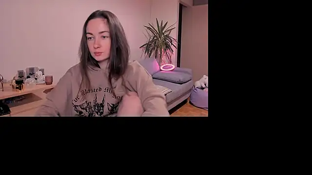 Snapshot of cClandesTina chatting on 12-15-24, 10:04 cClandesTina online show from 12-15-24, 10:04