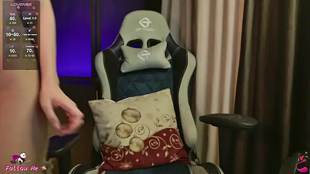 Snapshot of ohLeya chatting on 12-24-24, 06:50 ohLeya online show from 12-24-24, 06:50