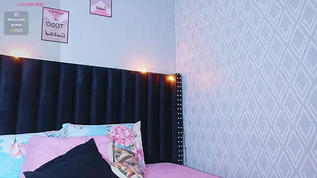 littleebluee online show from 01-18-26, 07:39