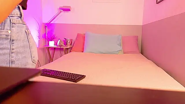 littleebluee online show from 02-08-26, 12:30