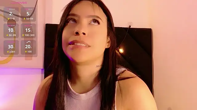 Snapshot of littleebluee chatting on 08-05-26, 12:52 littleebluee online show from 08-05-26, 12:52