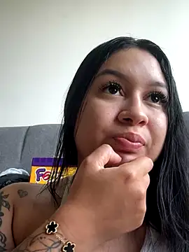 Pretty Isadora online show from 12-17-25, 09:32