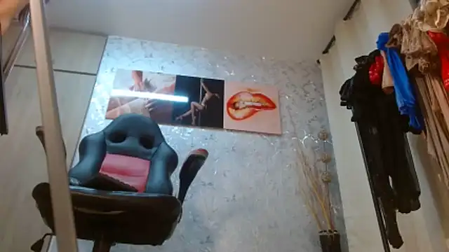 Samantabrown  online show from 02-12-26, 11:16