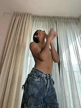 Snapshot of alejo_cute chatting on 03-17-26, 10:40 alejo cute online show from 03-17-26, 10:40